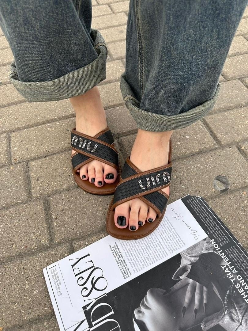 шлепанцы женские,,модные шлепанцы,повседневные шлепанцы,модные сандалии