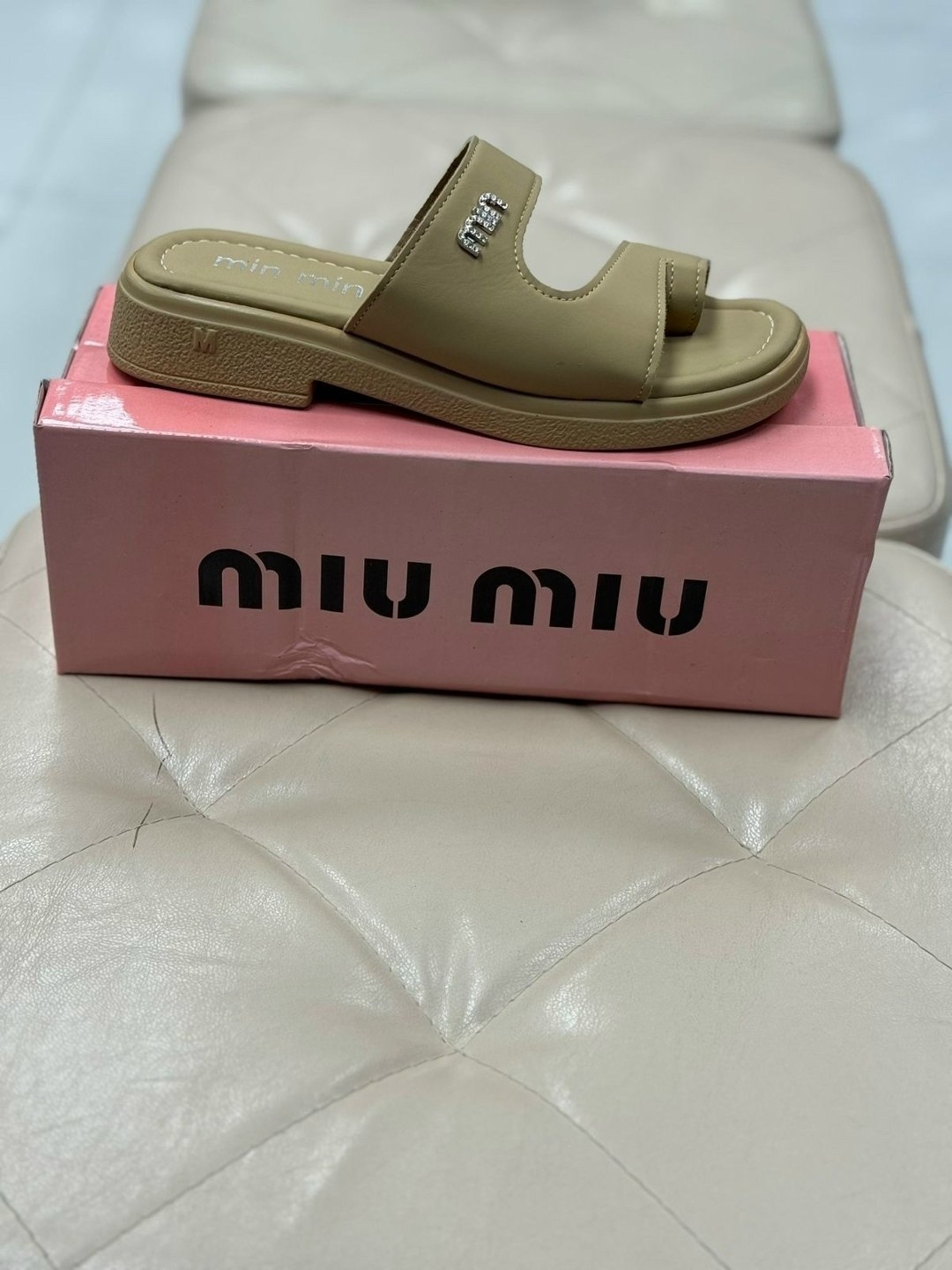 ,шлепанцы женские,шлепки миу миу,шлепанцы модные,шлепанцы miu miu