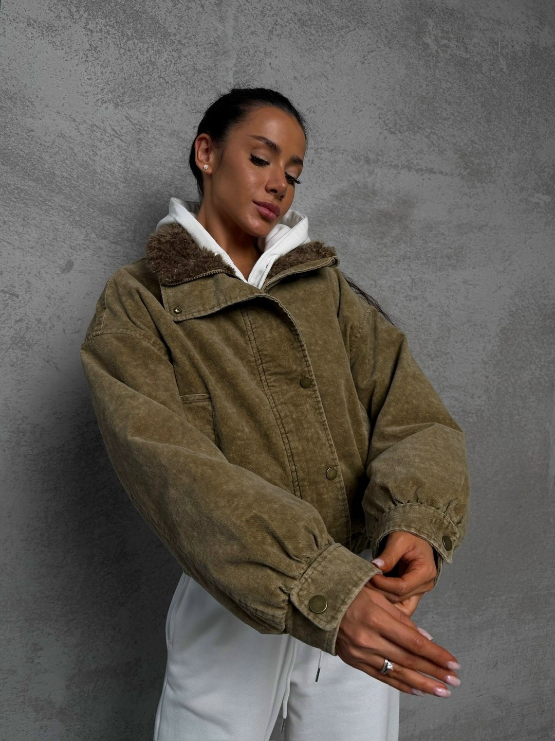 вельветовая куртка,бомбер куртка,повседневная куртка,куртка модная,женская вельветовая куртка