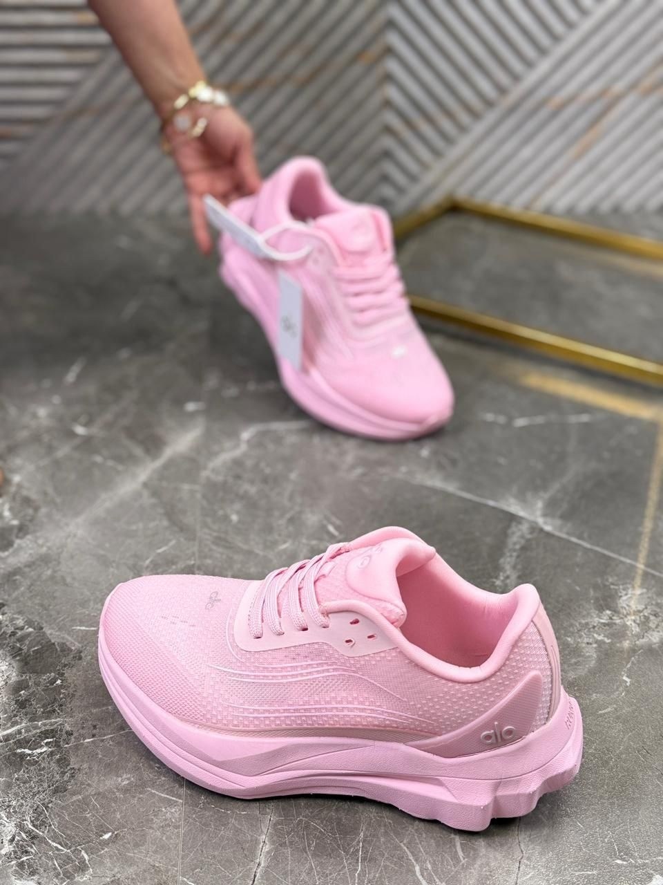 женские кроссовки,кроссовки,розовые кроссовки,кроссовки alo,кроссовки для женщин