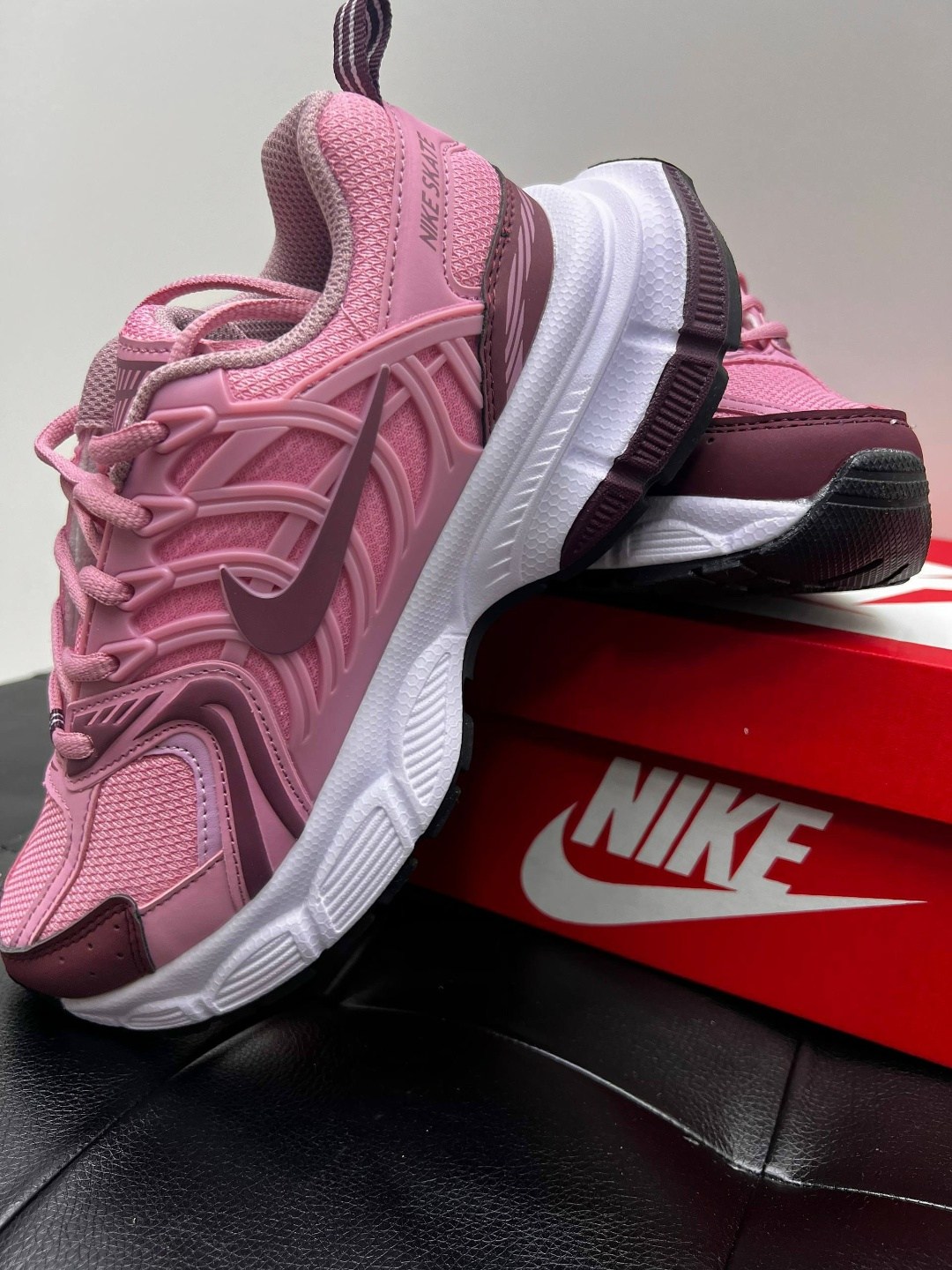 женские кроссовки,кроссовки,спортивная ,розовые кроссовки,кроссовки nike