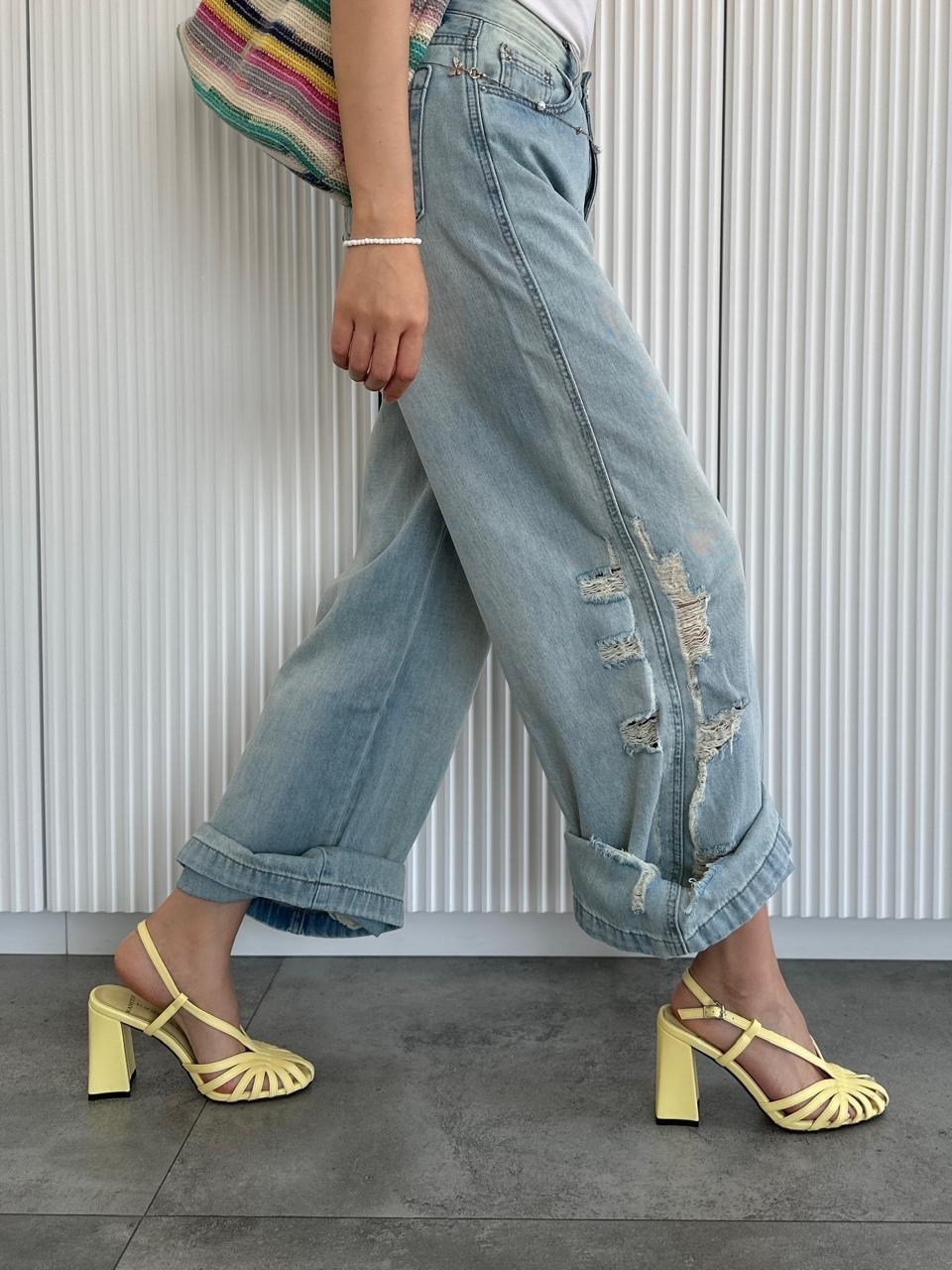 ,босоножки женские,стильные босоножки,босоножки на каблуках,белые босоножки