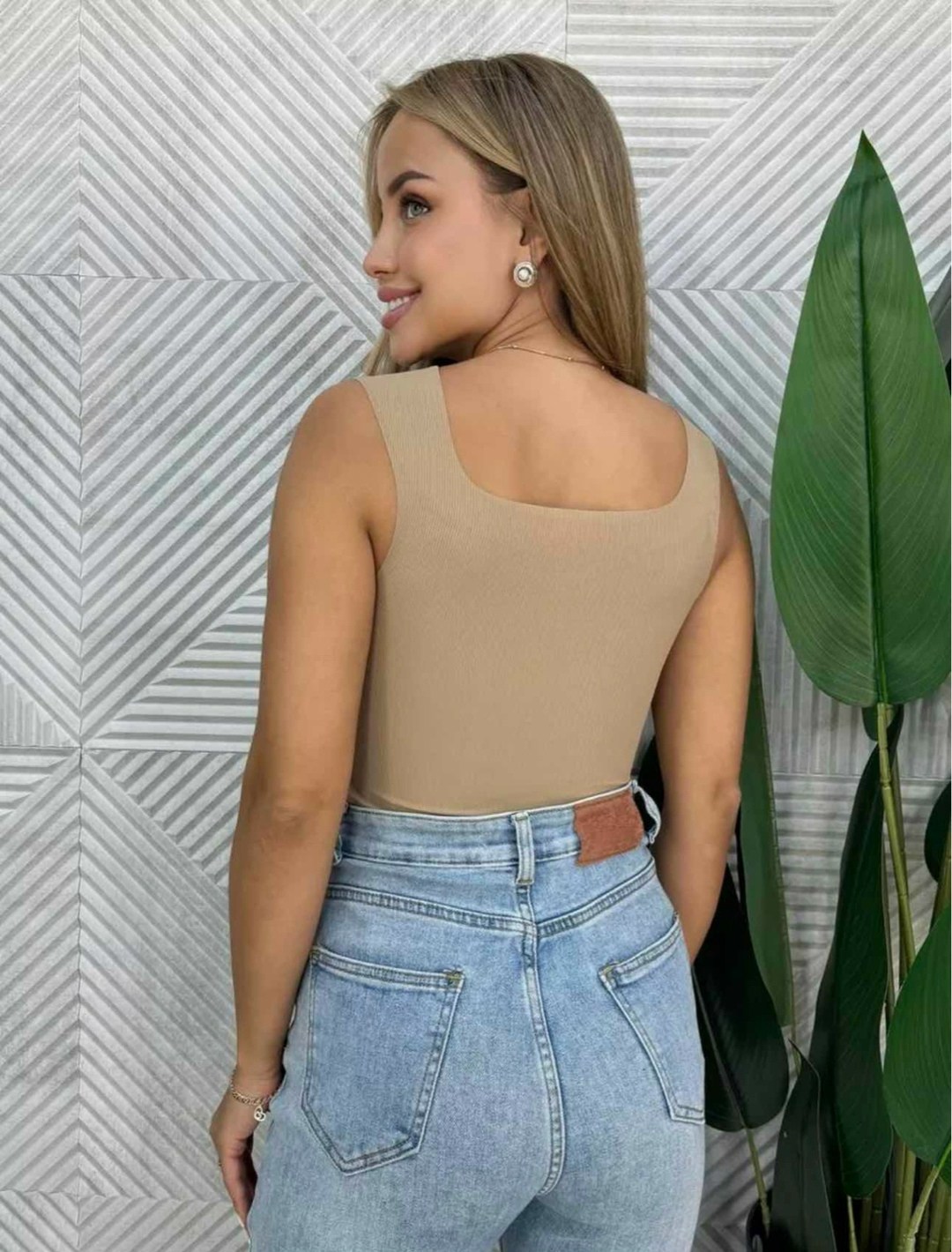 топ бежевый,топ женский,кроп топ женский,топы и майки,кроп топ