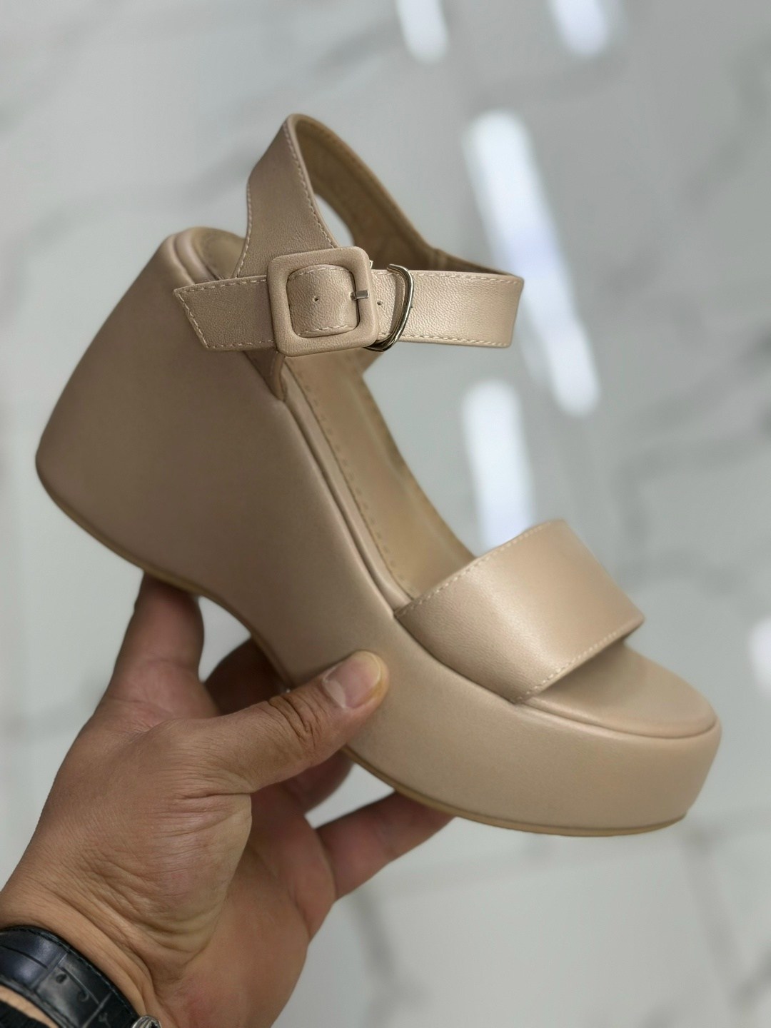 ,босоножки на платформе,босоножки женские,босоножки замшевые,стильные босоножки