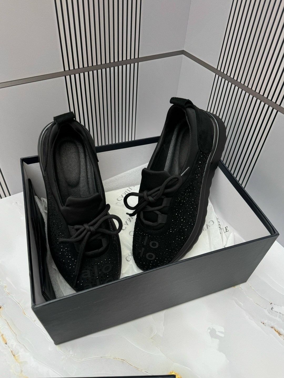 ,женская ,кроссовки со стразами,черные кроссовки,кроссовки женскиe