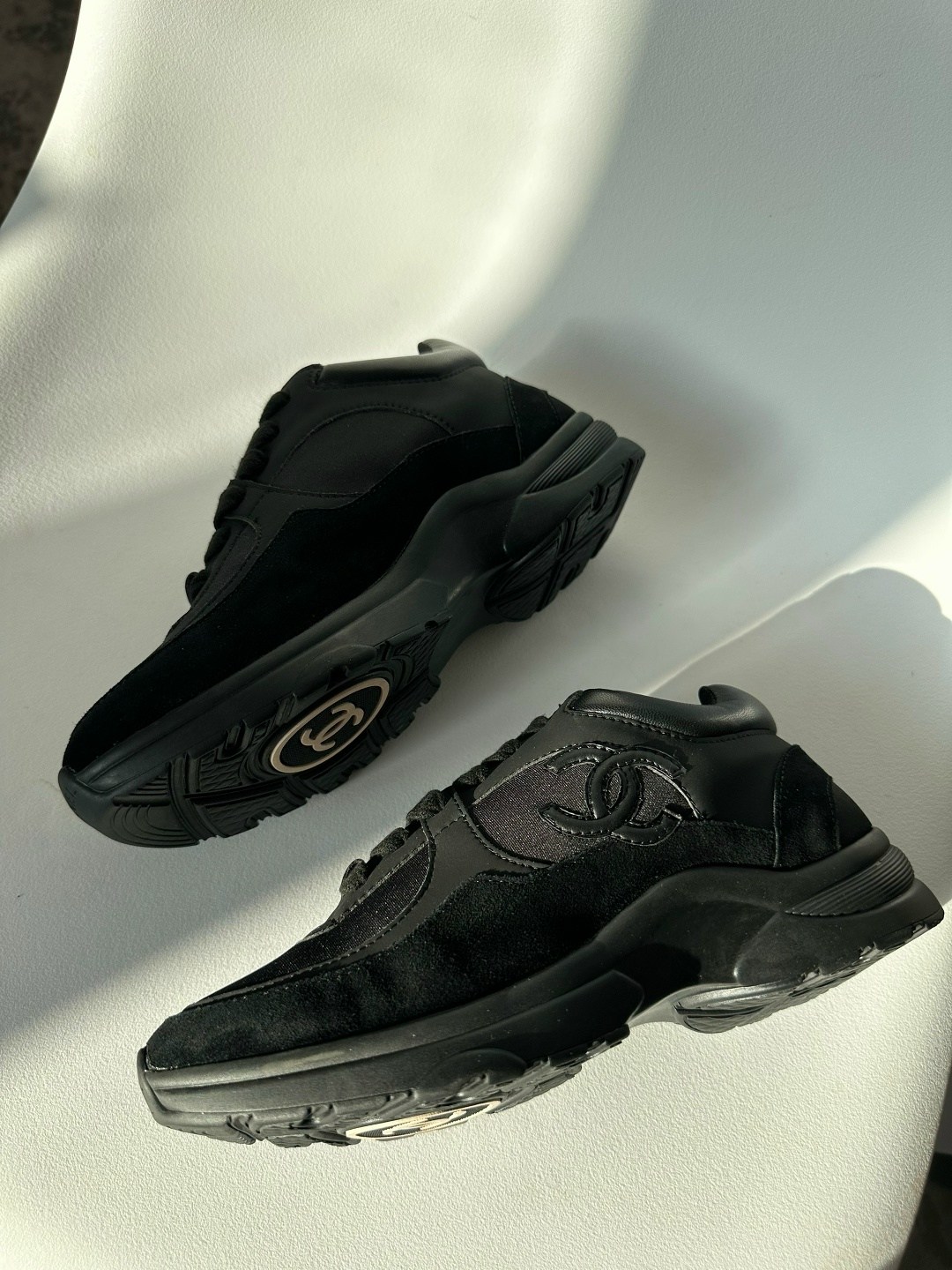 ,женские кроссовки chanel,кроссовки chanel,кроссовки шанель черные,шанель кроссовки