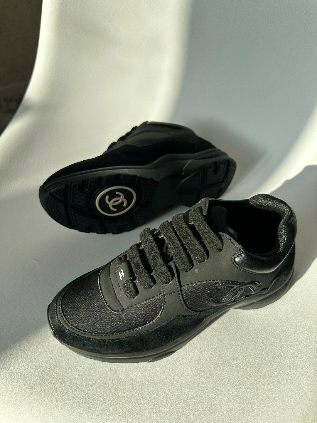 ,женские кроссовки chanel,кроссовки chanel,кроссовки шанель черные,шанель кроссовки