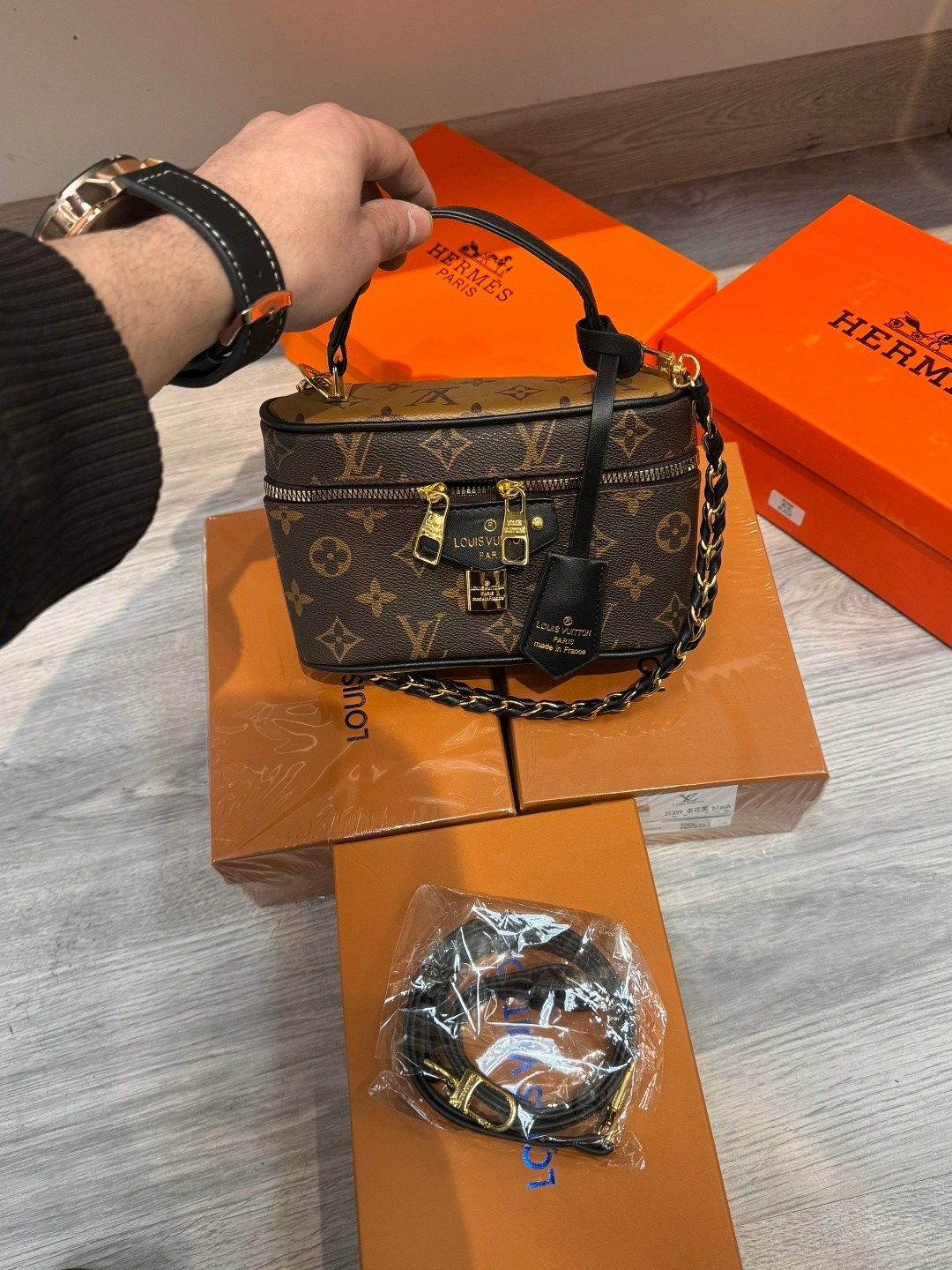 cумка louis vuitton,сумка луи виттон через плечо,louis vuitton vanity pm,сумка женская louis vuitton,louis vuitton сумка ведро на плечо