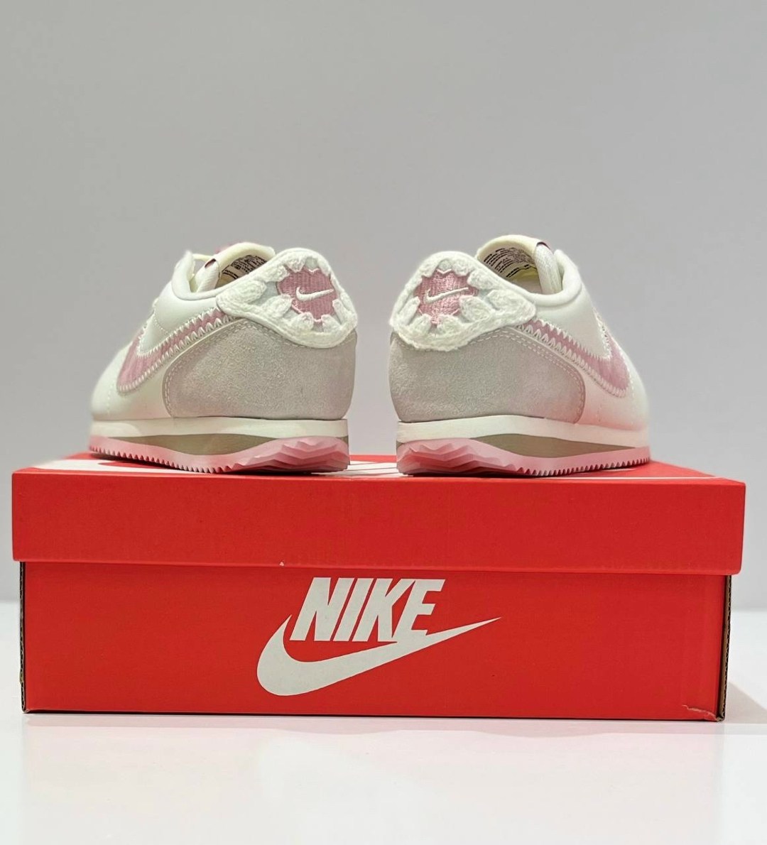 кроссовки nike classic cortez,кроссовки nike cortez женские,кроссовки nike cortez,кроссовки женские nike,женские кроссовки