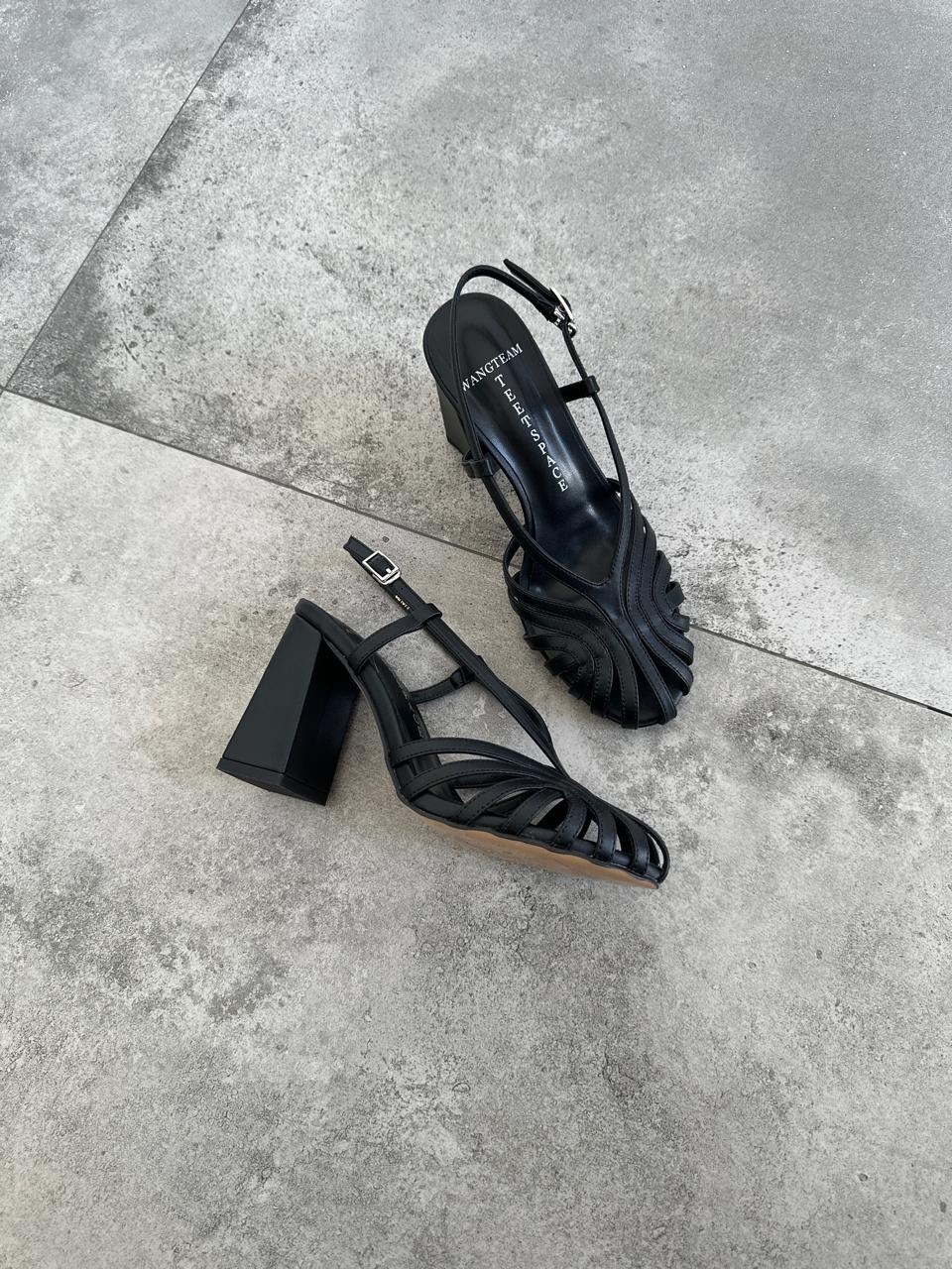 ,босоножки женские,стильные босоножки,босоножки на каблуках,белые босоножки