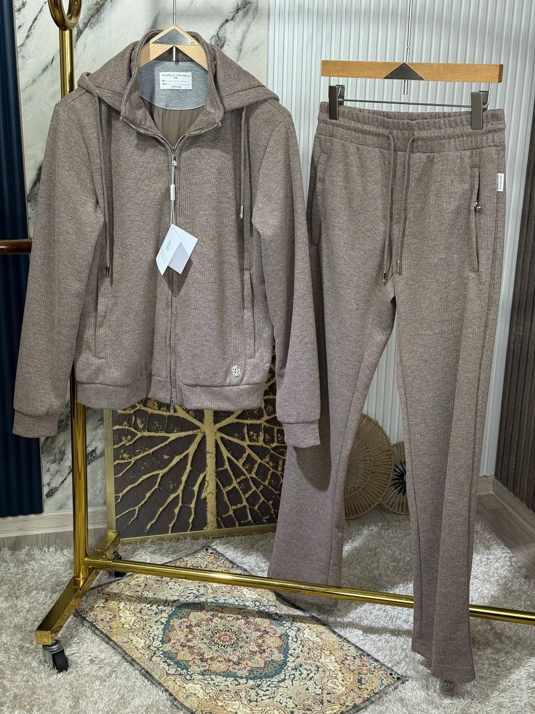 спортивный костюм brunello cucinelli,кашемировый костюм loro piana,костюм brunello cucinelli,костюм loro piana,спортивный костюм loro piana