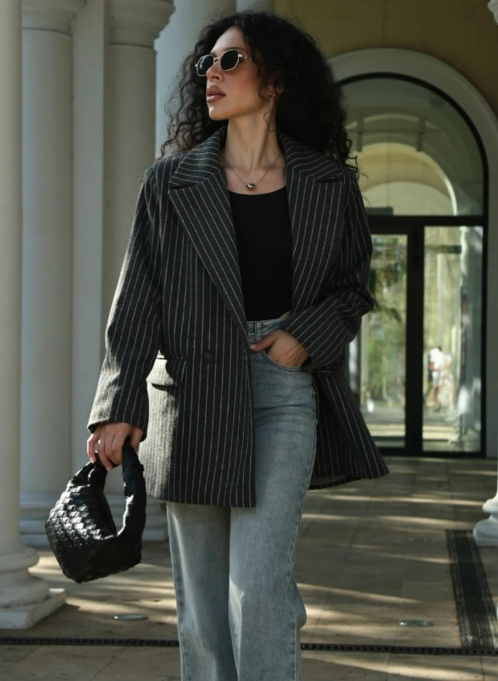 brunello cucinelli двубортный пиджак в полоску серый,brunello cucinelli двубортный пиджак в тонкую полоску серый,brunello cucinelli жакет/пиджак 2082085,брючный костюм,пальто пиджак