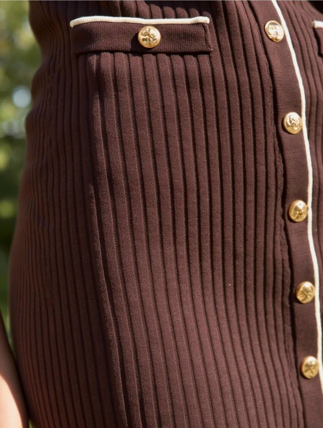 приталенное платье,платье трикотажное миди,трикотажное платье,стильное платье,платье коричневое