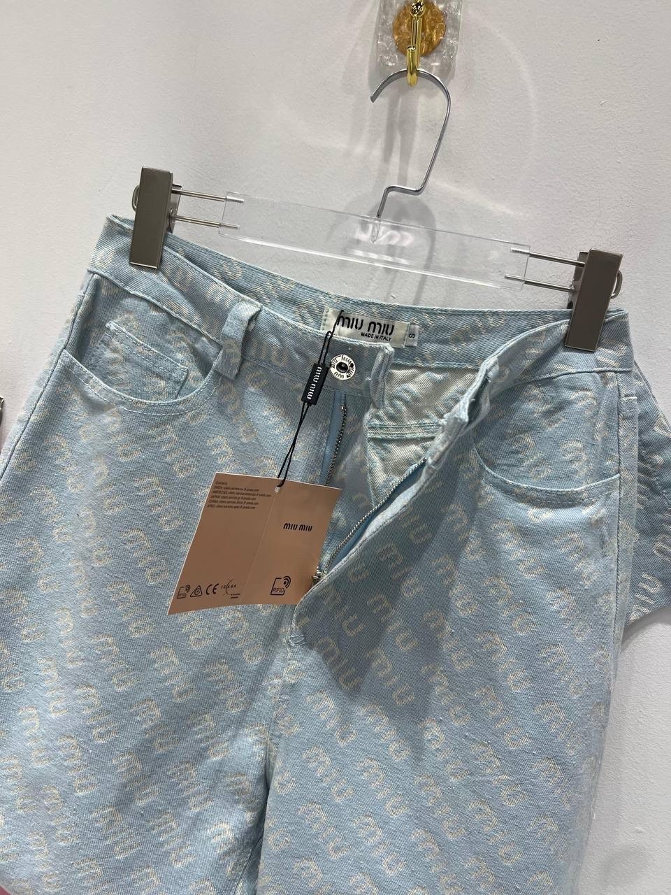 рубашка женская,джинсы голубые,,женский костюм