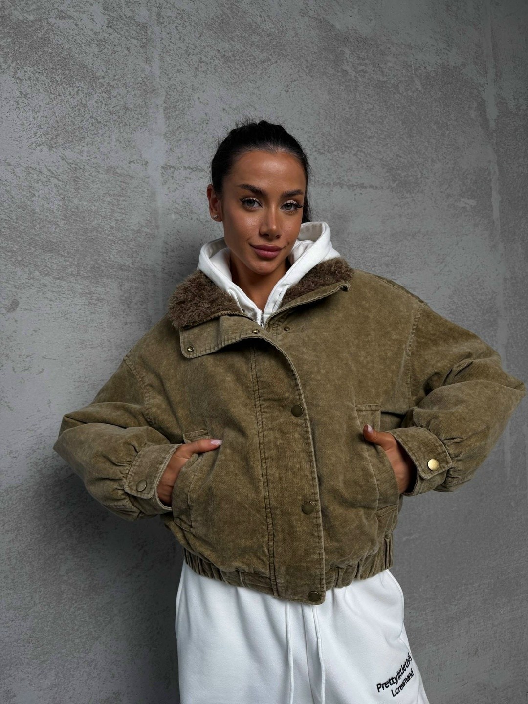 вельветовая куртка,бомбер куртка,повседневная куртка,куртка модная,женская вельветовая куртка