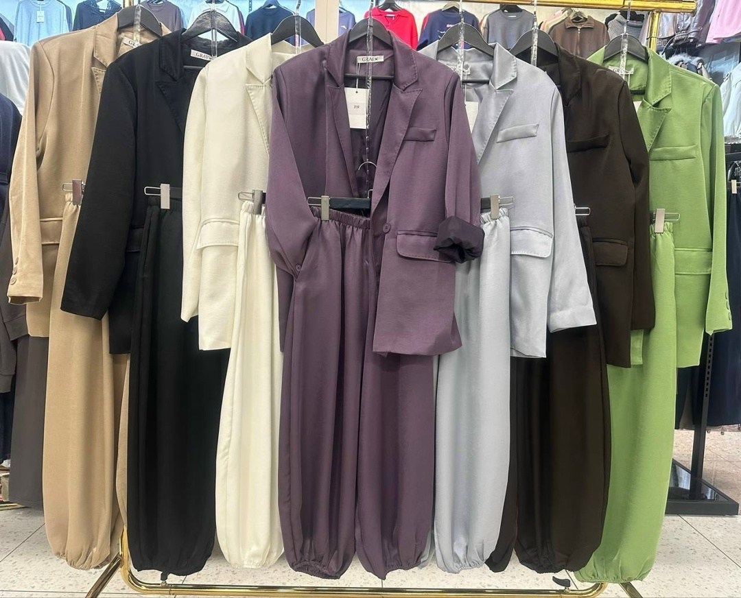 атласный костюм,шелковый костюм в пижамном стиле женский брючный,шелковый костюм в пижамном стиле,костюм брючный женский,костюм женский