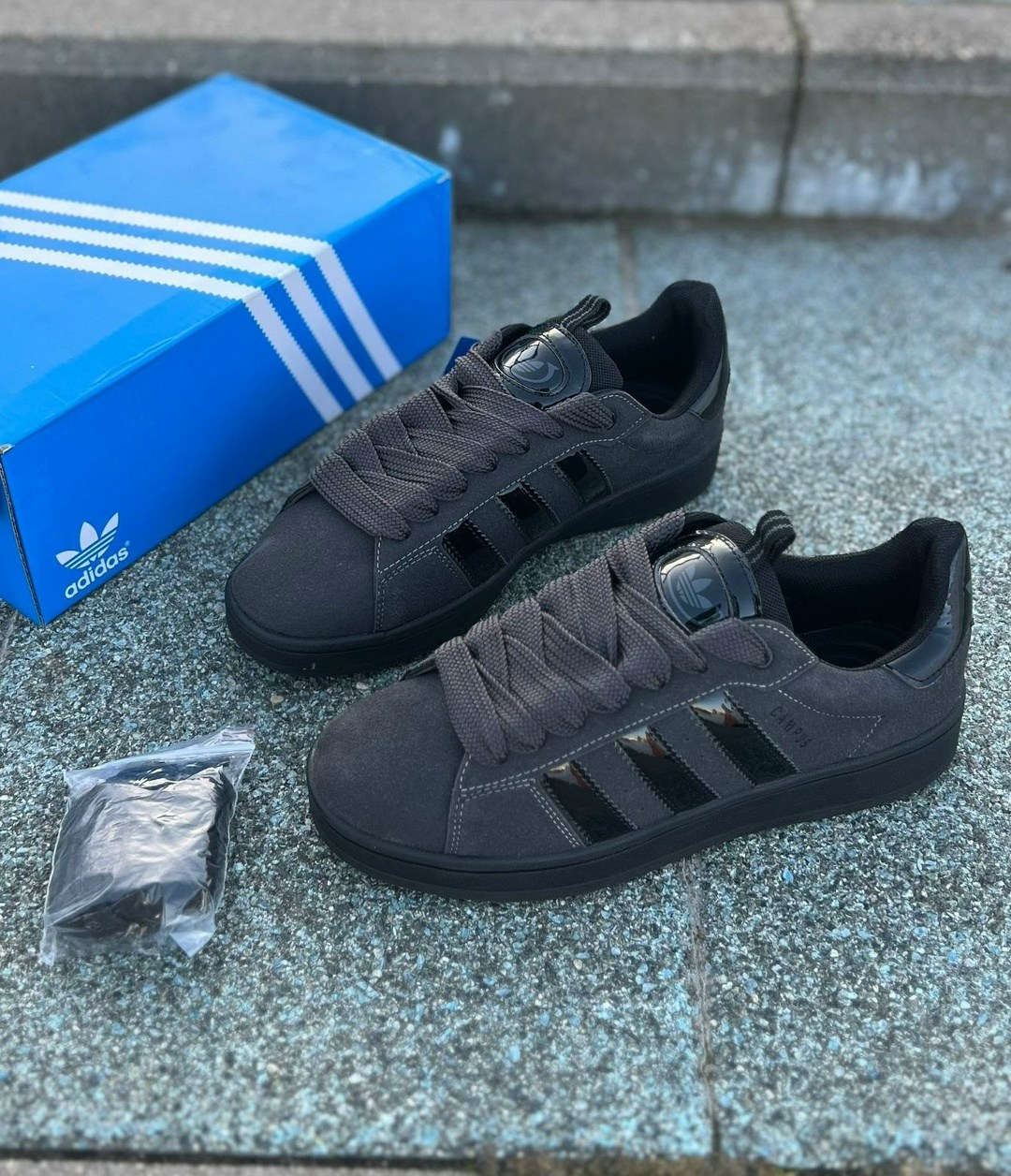 кроссовки adidas campus,кроссовки кампус 00-х adidas черный,кроссовки adidas,,низкие замшевые кроссовки campus 00s с фирменными полосками adidas, черный