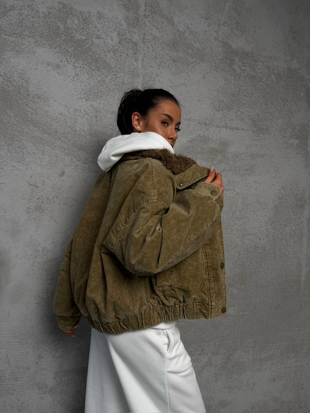 вельветовая куртка,бомбер куртка,повседневная куртка,куртка модная,женская вельветовая куртка