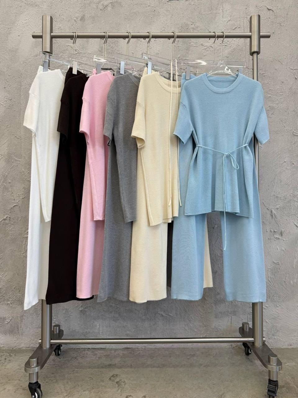 костюм голубой,трикотажные костюмы,костюм с брюками,трикотажные костюмы женские,женские костюмы