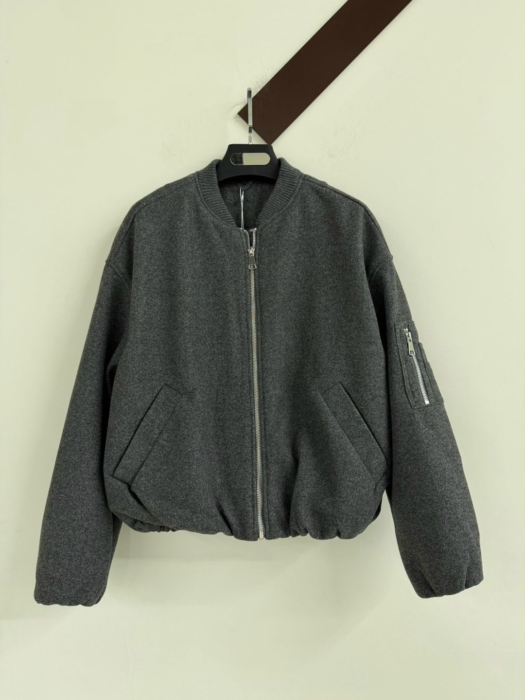 куртка-бомбер оверсайз из пальтовой ткани,куртка-бомбер оверсайз из пальтовой ткани zarina,повседневная женская осенне-зимняя серая куртка-бомбер,куртка бомбер женская,куртка бомбер женская оверсайз