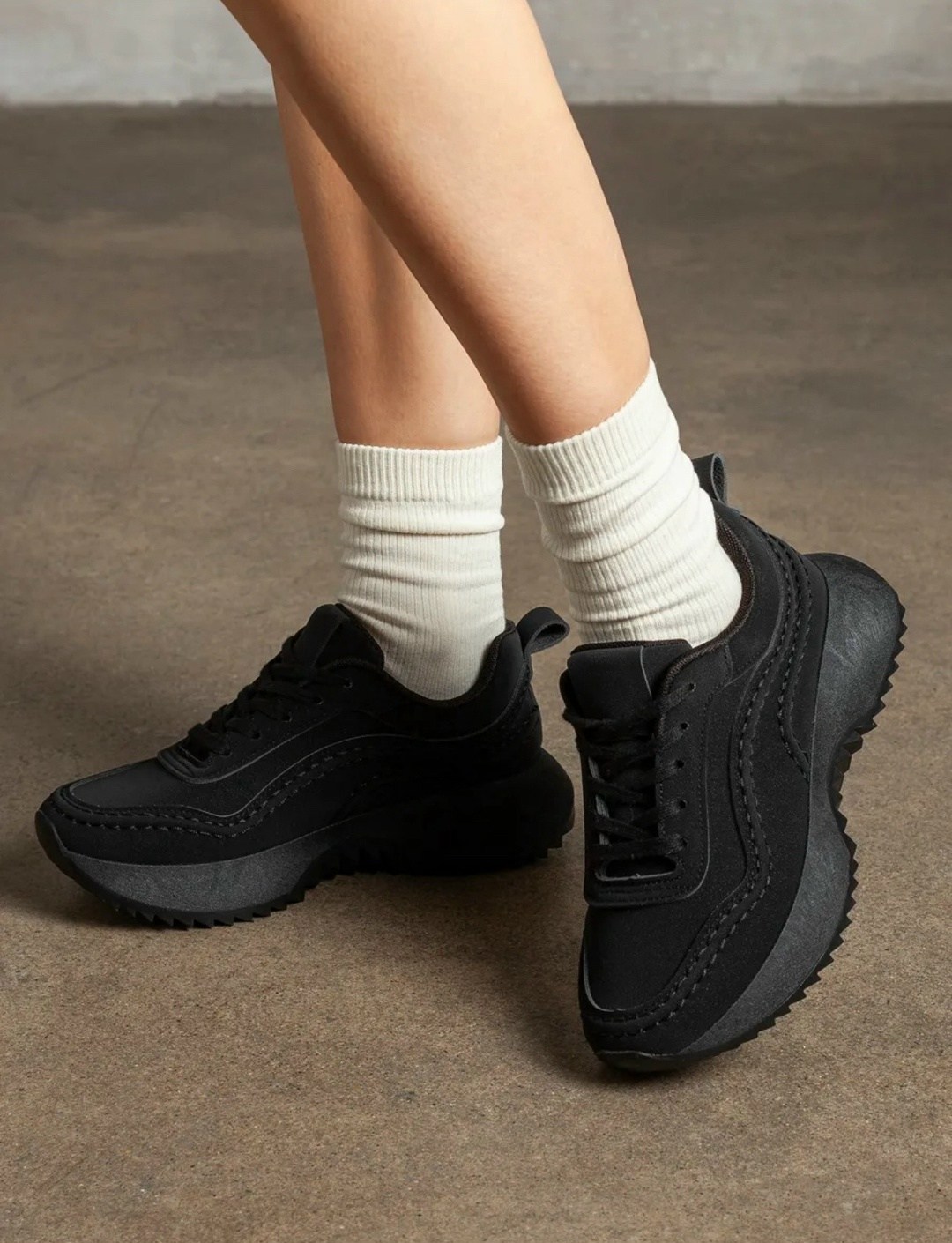 ,кроссовки женские,черные кроссовки,черные кроссовки женские,спортивная