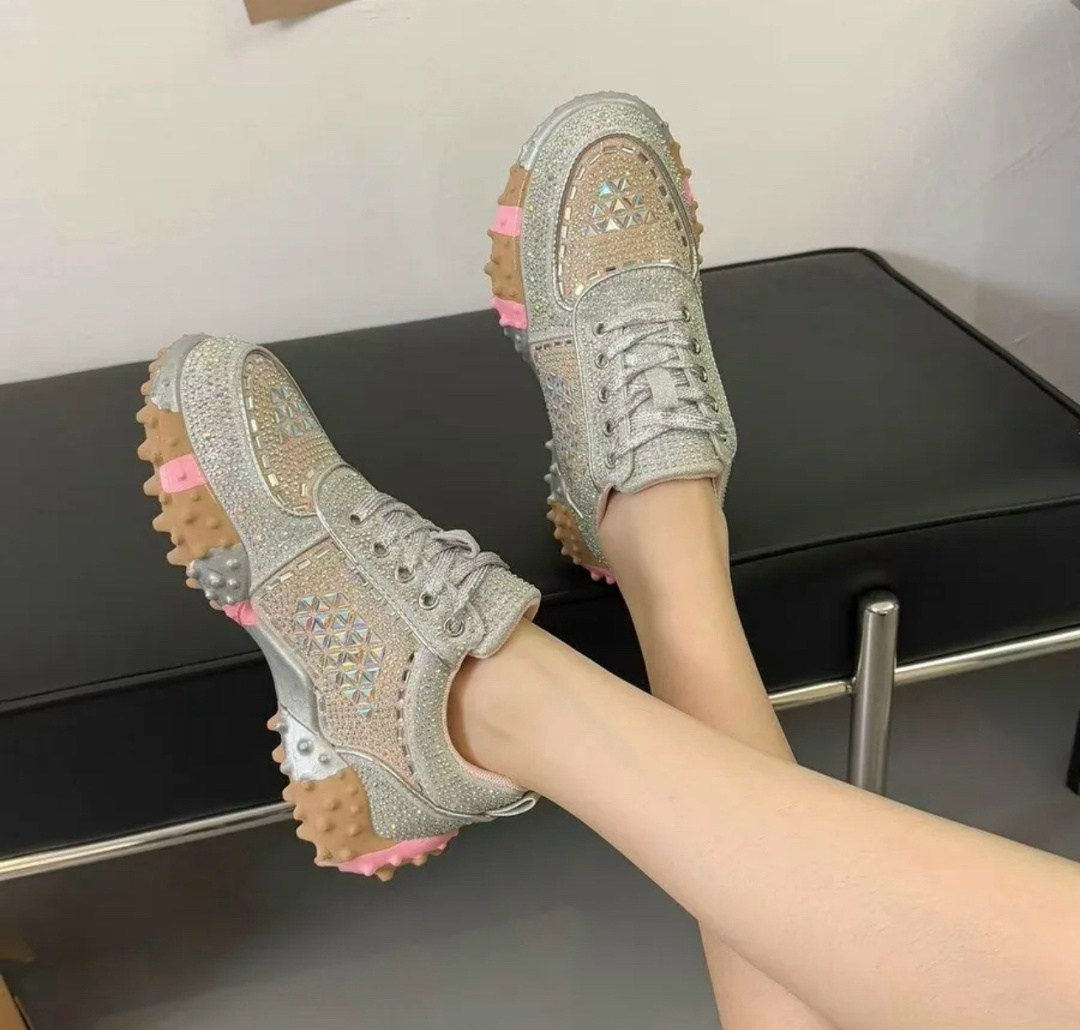 кроссовки со стразами,кроссовки женскиe,кроссовки модные,женские кроссовки со стразами,кроссовки