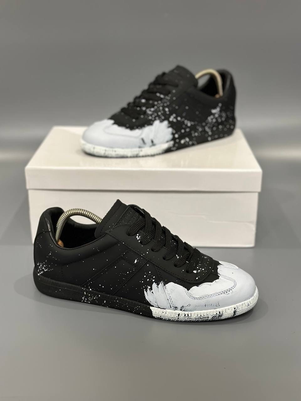 кроссовки maison margiela replica черный/белый,кроссовки maison margiela replica paint splatter sneakers белый,maison margiela replica sneaker low top paint splatter,maison margiela black replica,blac