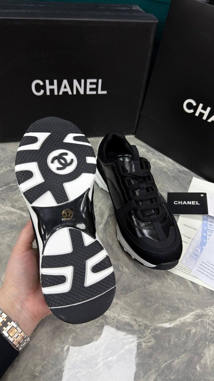 женские кроссовки chanel,кроссовки chanel,модные вентилируемые кроссовки chanel,женские комбинированные кроссовки chanel 2026-2026 черные с коричневым и белым логотипом,chanel женские кожаные кроссовк