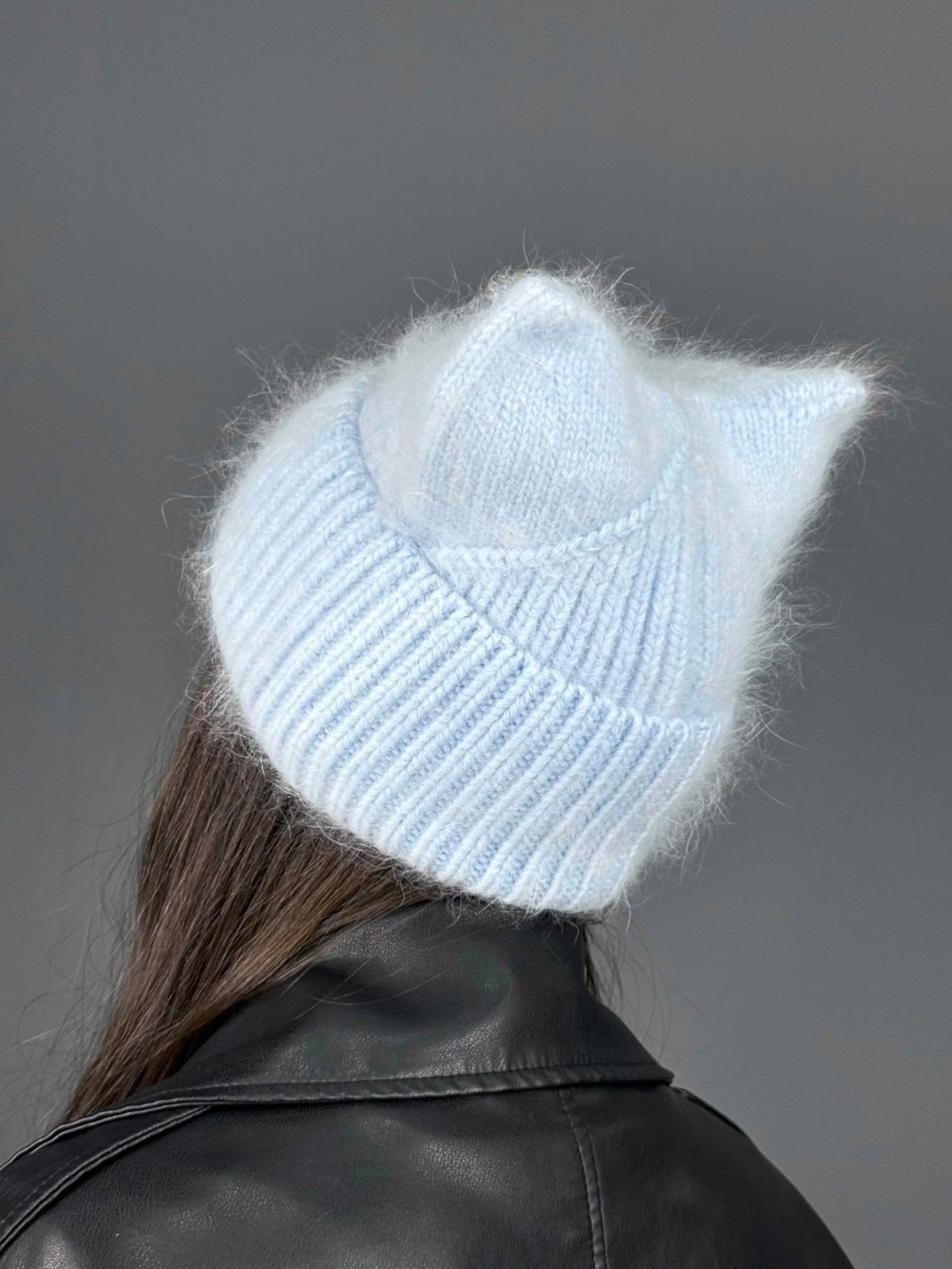 женская вязанная шапка ангора с ушками и подворотом голубая,шапка с ушками ангора,шапка ангорка с ушами,шапка с ушками ангора цвет голубой,женская вязанная шапка ангора с ушками и подворотом серый