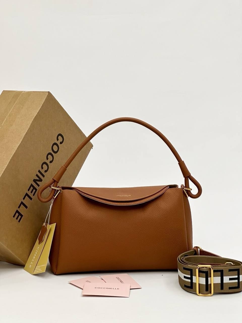 стильная сумочка,женская брендовая сумка,сумка женская coccinelle,сумка coccinelle,брендовая через плечо шоппер сумка багет