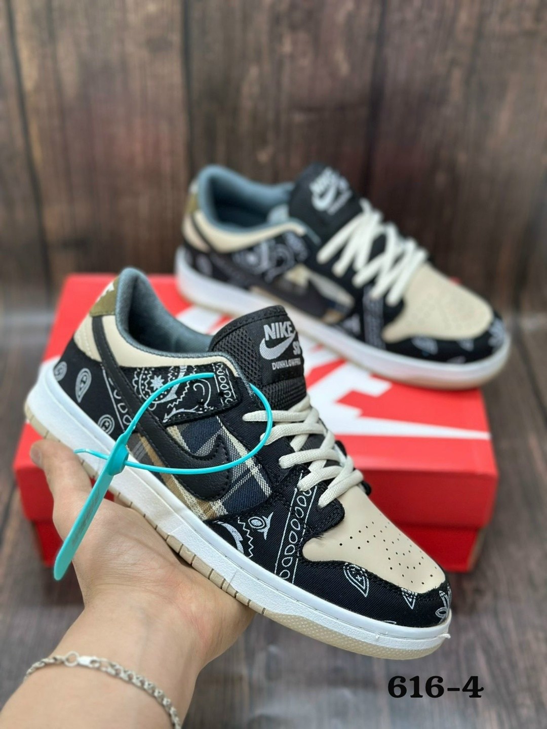 nike air jordan 1 low,nike air jordan 1 low travis scott,nike air jordan 1 low travis scott reverse mocha,кроссовки найк аир джордан,кроссовки nike air jordan 1 low