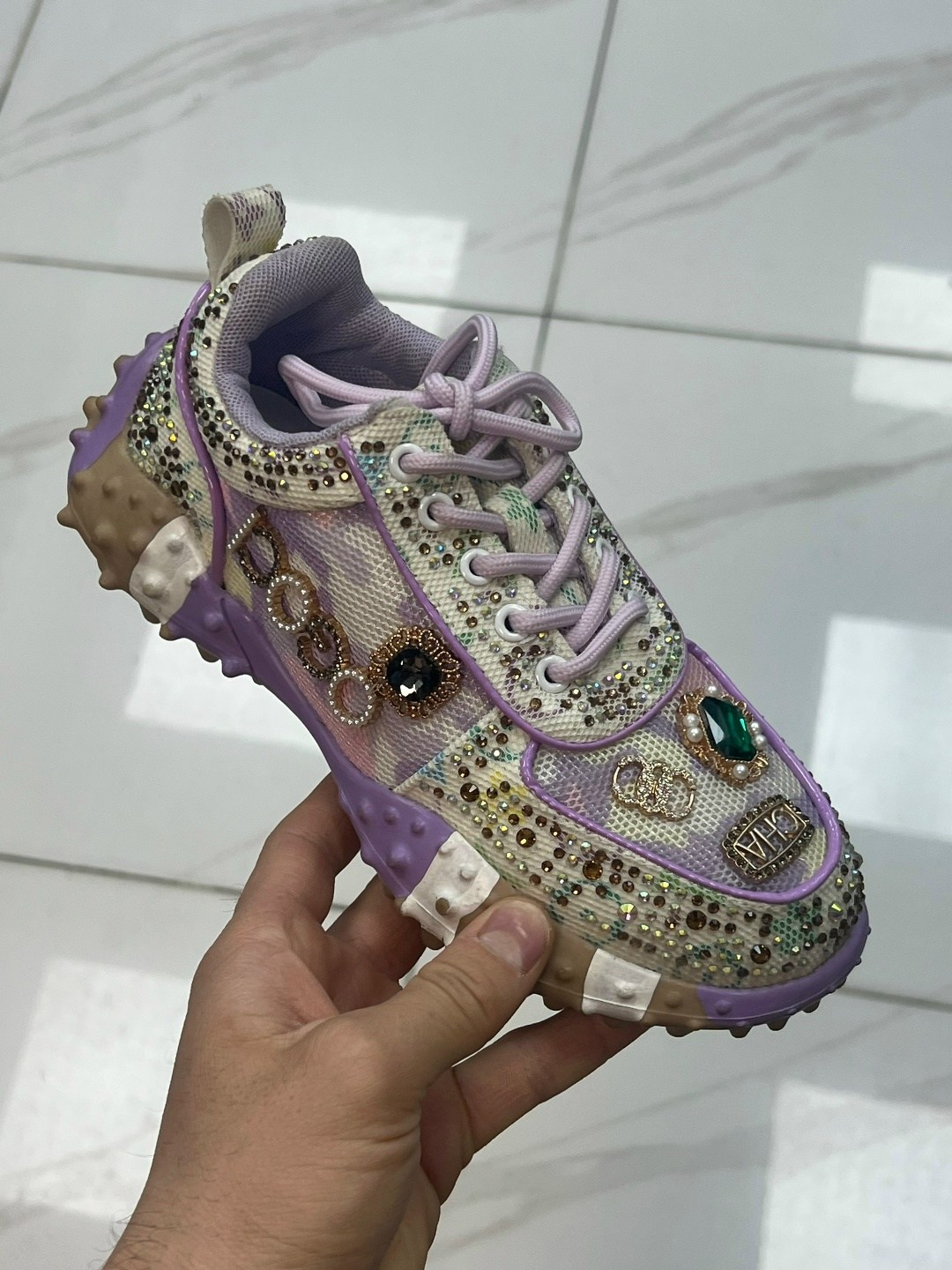 кроссовки со стразами,кроссовки женскиe,кроссовки модные,женские кроссовки со стразами,кроссовки