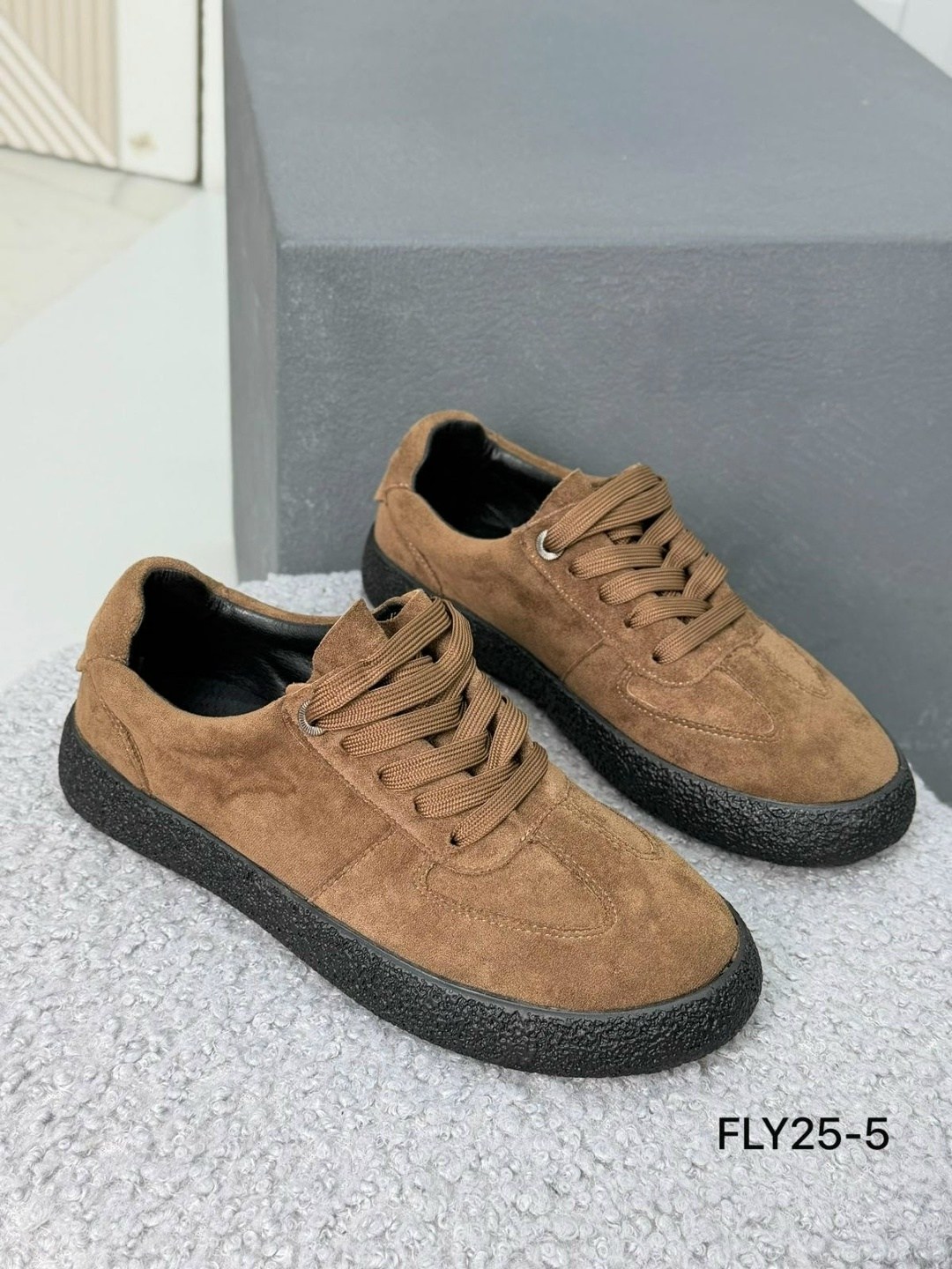 замшевые кроссовки,черные замшевые кроссовки женские,кроссовки женские замшевые,черные кроссовки,замшевые кроссы