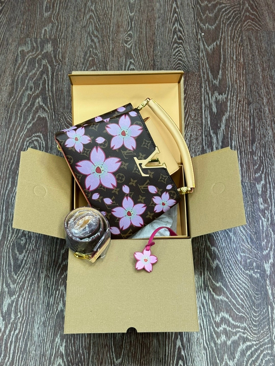 сумка женская louis vuitton,сумка louis vuitton,louis vuitton capucines,louis vuitton cherry blossom,сумка louis vuitton capucines