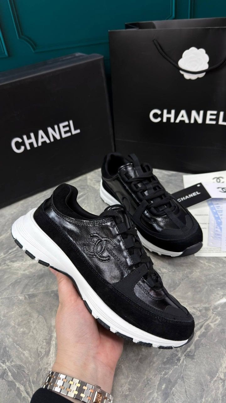 женские кроссовки chanel,кроссовки chanel,модные вентилируемые кроссовки chanel,женские комбинированные кроссовки chanel 2026-2026 черные с коричневым и белым логотипом,chanel женские кожаные кроссовк