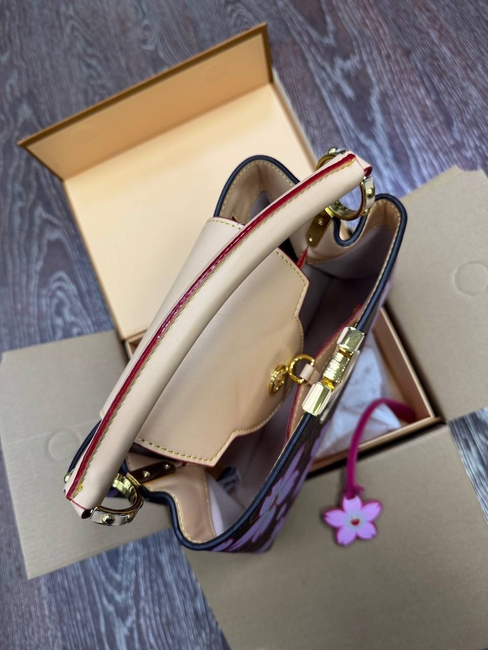 сумка louis vuitton,сумка женская louis vuitton,louis vuitton murakami,louis vuitton capucines,louis vuitton cherry blossom