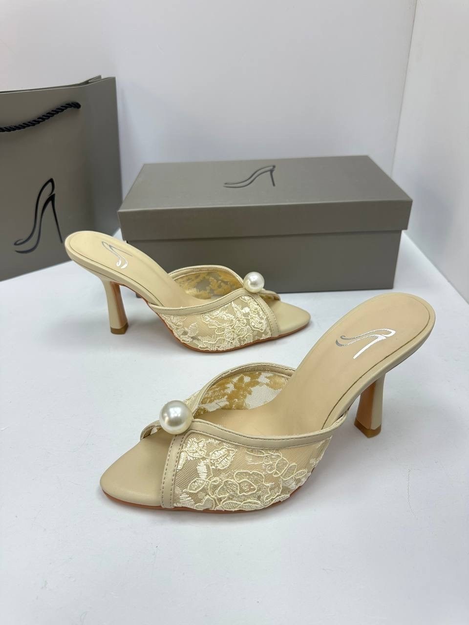 ,элегантные босоножки,босоножки на каблуках,маноло бланик босоножки,женские босоножки