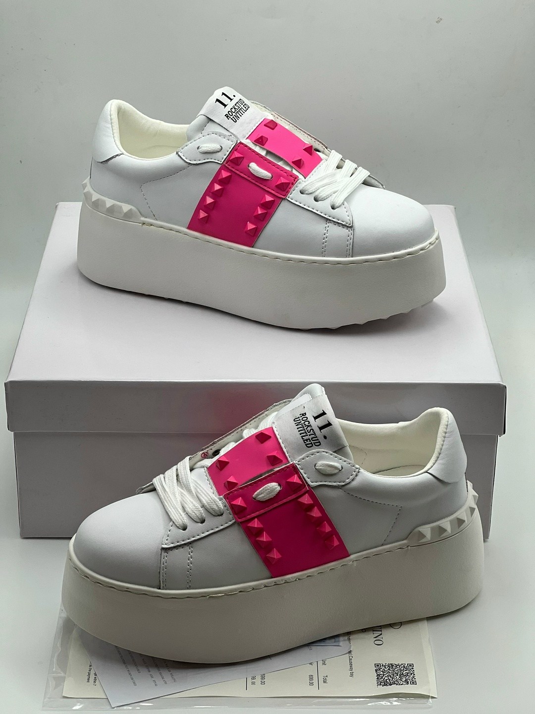 кроссовки женские valentino,кроссовки valentino,,кеды valentino,женские кожаные кроссовки valentino garavani rockstud