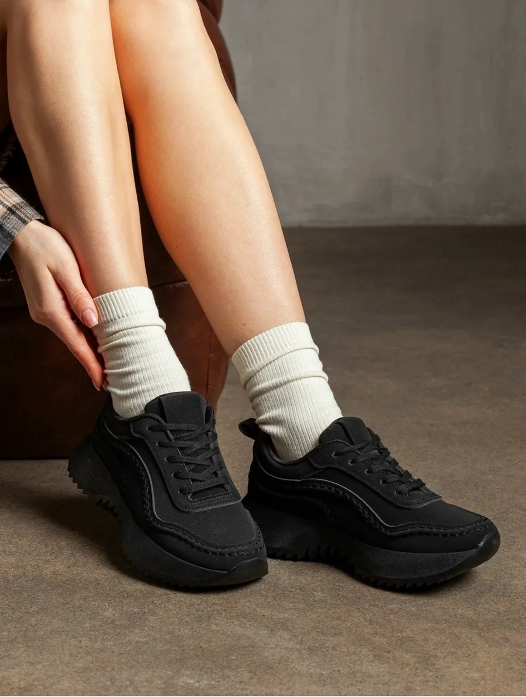 ,кроссовки женские,черные кроссовки,черные кроссовки женские,спортивная