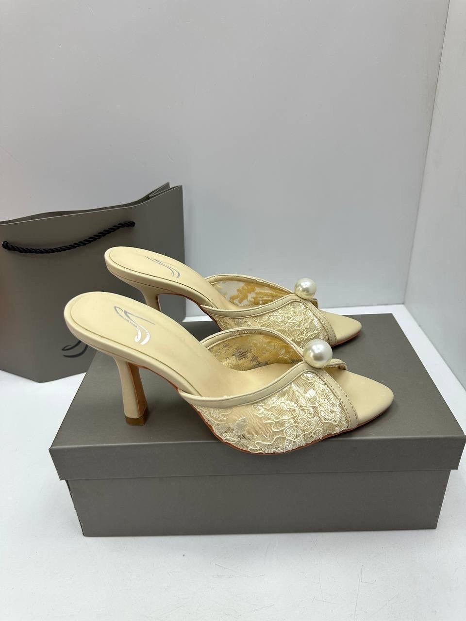 ,элегантные босоножки,босоножки на каблуках,маноло бланик босоножки,женские босоножки