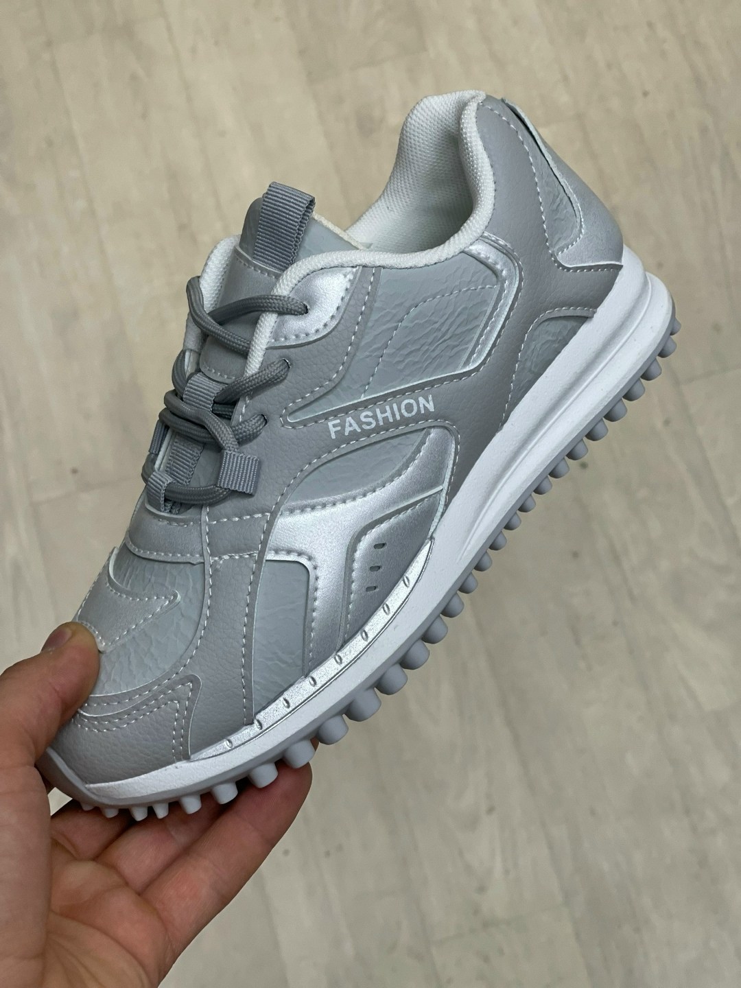 женские кроссовки,,кроссовки для женщин,кроссовки модные,повседневные кроссовки