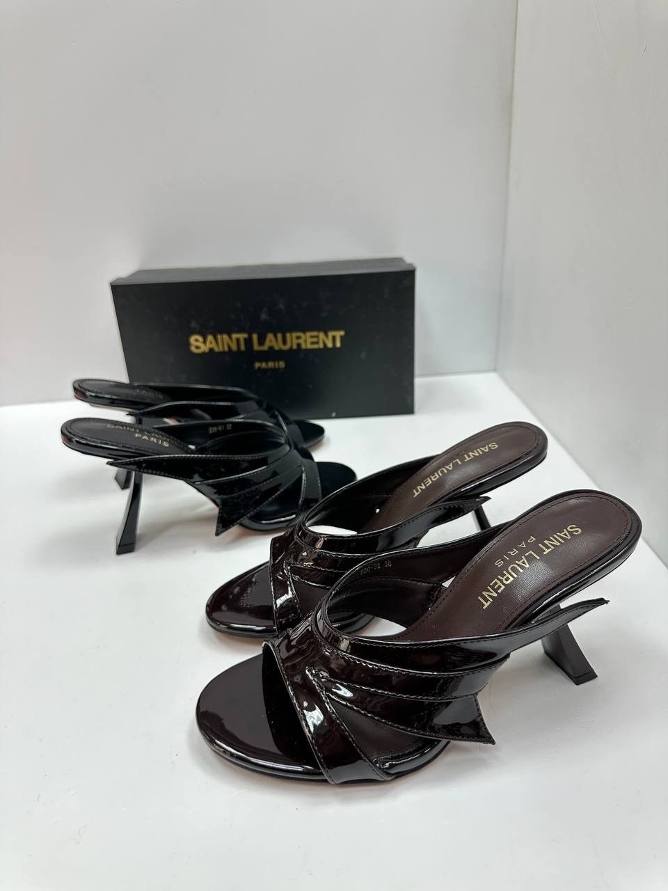 ,босоножки saint laurent,босоножки yves saint laurent,туфли yves saint laurent,босоножки ysl