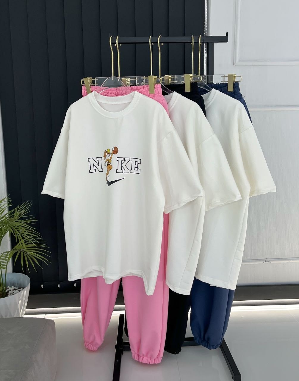 спортивный костюм оверсайз женский спортивный,спортивные костюмы женские,футболки оверсайз для девушек,стильные костюмы,костюм женский