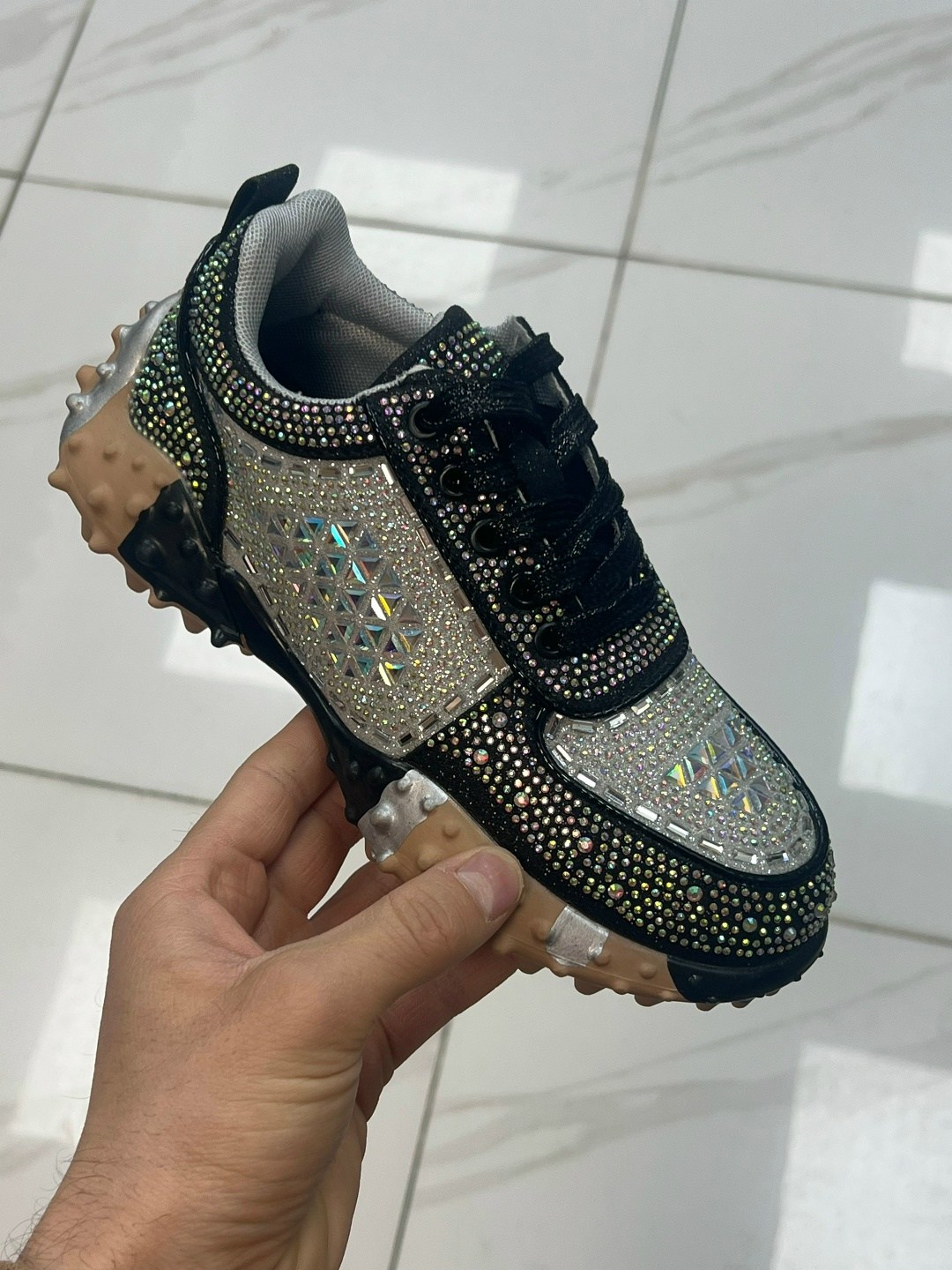 кроссовки со стразами,кроссовки женскиe,кроссовки модные,женские кроссовки со стразами,кроссовки