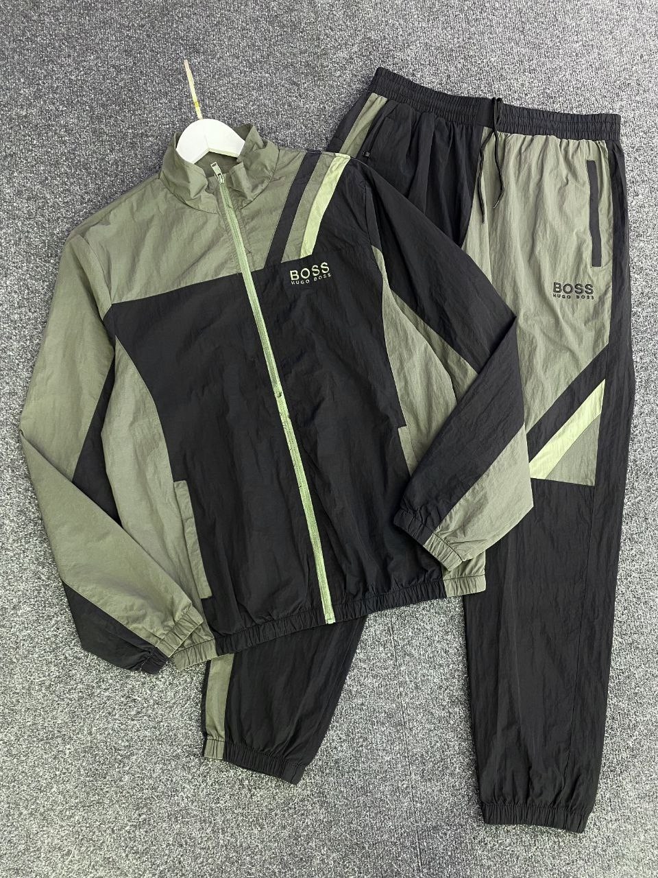 спортивный костюм hugo boss,спортивный костюм boss,мужской спортивный костюм,спортивный костюм,повседневный спортивный костюм