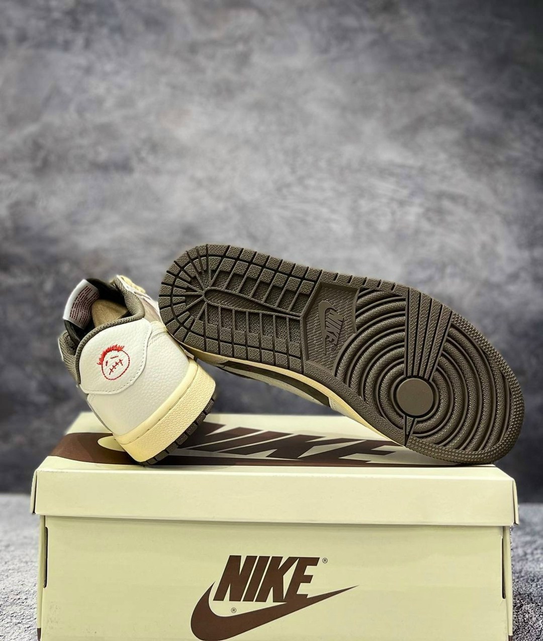 nike air jordan 1 low travis scott,nike air jordan 1 low travis scott reverse mocha,nike air jordan 1 low x travis scott,air jordan 1 low travis scott,кроссовки nike air jordan 1 low travis scott oliv