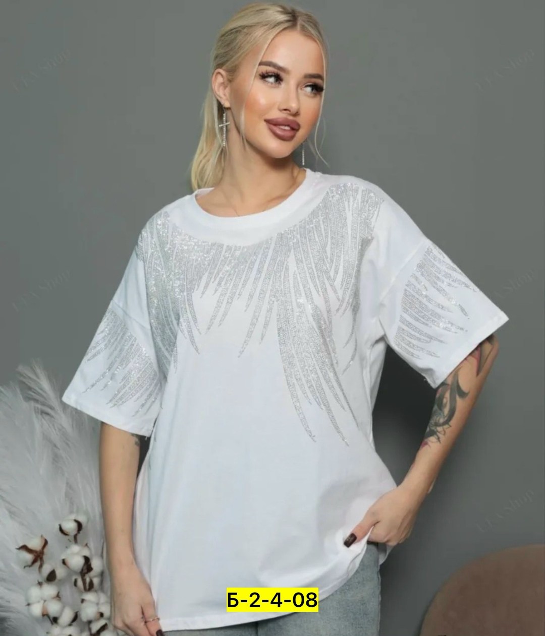 футболка со стразами оверсайз,футболка оверсайз с принтом со стразами,футболка женская оверсайз со стразами,футболка со стразами женская,футболка оверсайз базовая со стразами
