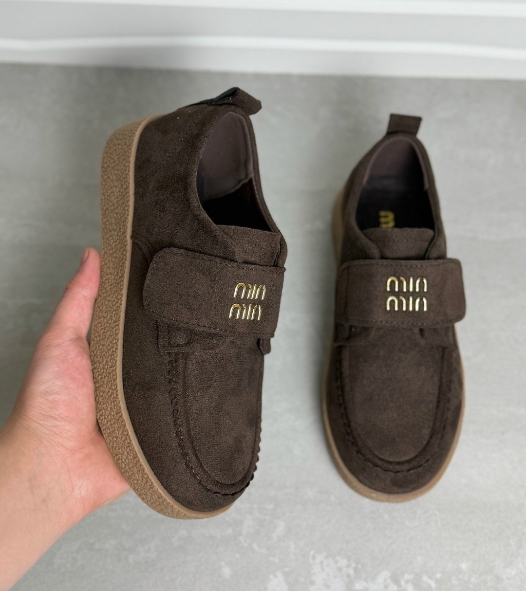 замшевые лоферы miu miu на высокий подошве и фирменной фурнитурой,,лоферы замш,женская ,замшевые лоферы женские