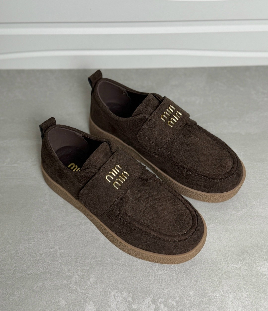 замшевые лоферы miu miu на высокий подошве и фирменной фурнитурой,,лоферы замш,женская ,замшевые лоферы женские