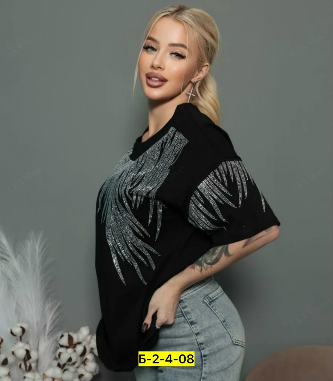 футболка со стразами оверсайз,футболка оверсайз с принтом со стразами,футболка женская оверсайз со стразами,футболка со стразами женская,футболка оверсайз базовая со стразами